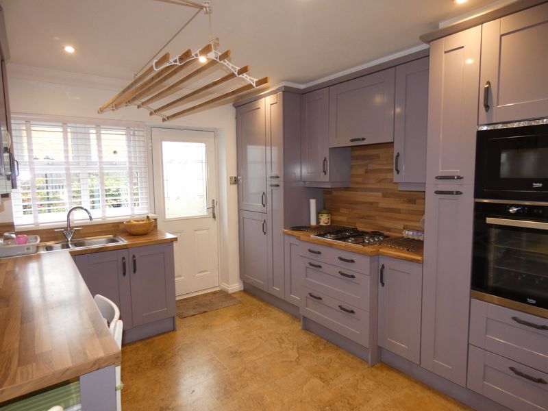 Kitchen/Breakfast /dining room- click for photo gallery